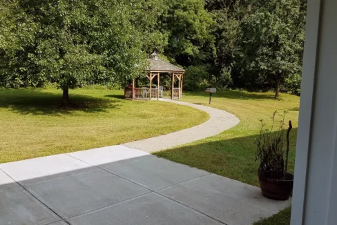 HollyManor-Exterior02