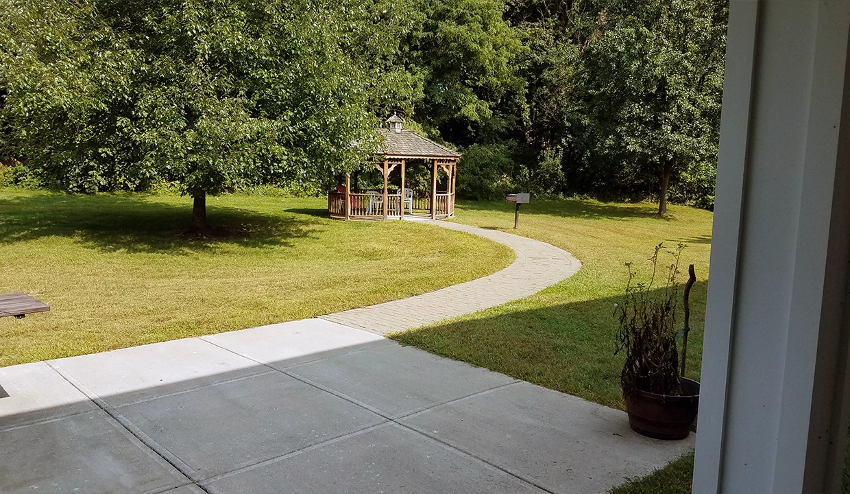 HollyManor-Exterior02