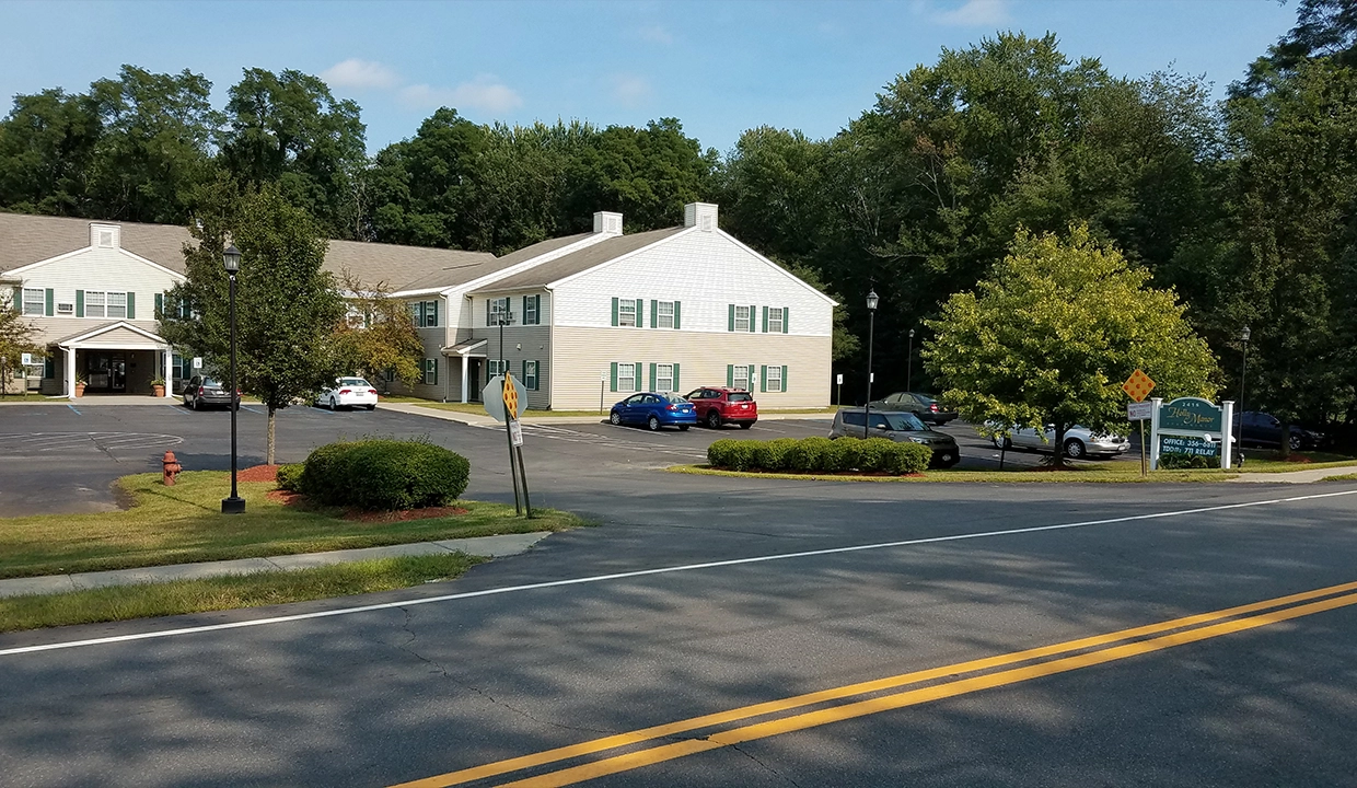 HollyManor-Exterior03