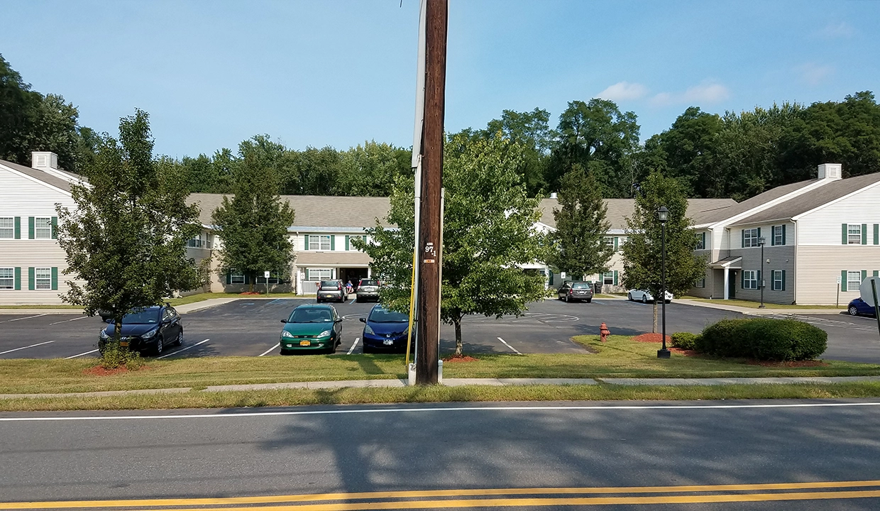 HollyManor-Exterior04