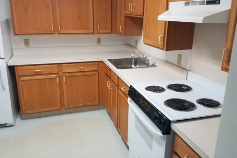 HollyManor-Kitchen01