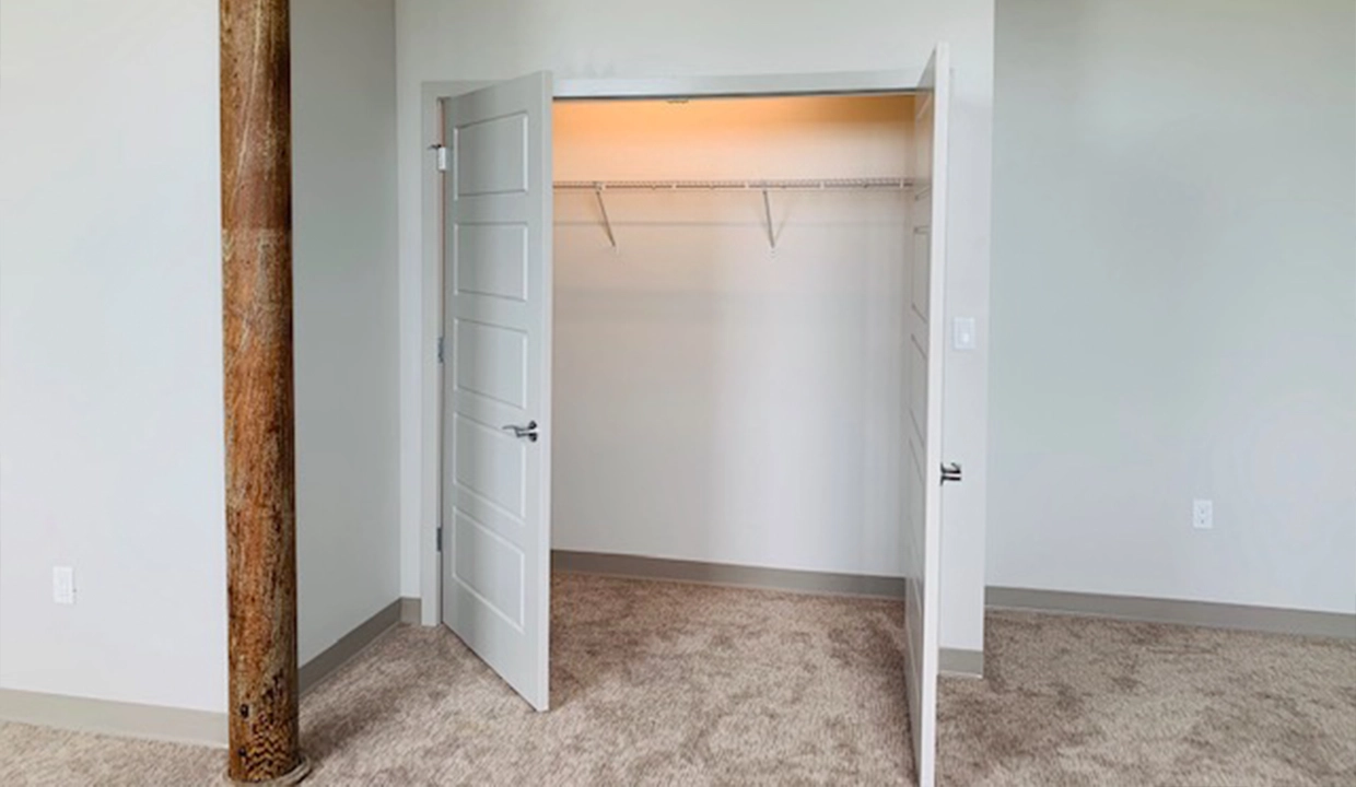 KnittingMill-Bedroom02