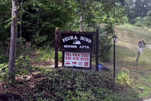 FeuraBush-Exterior05